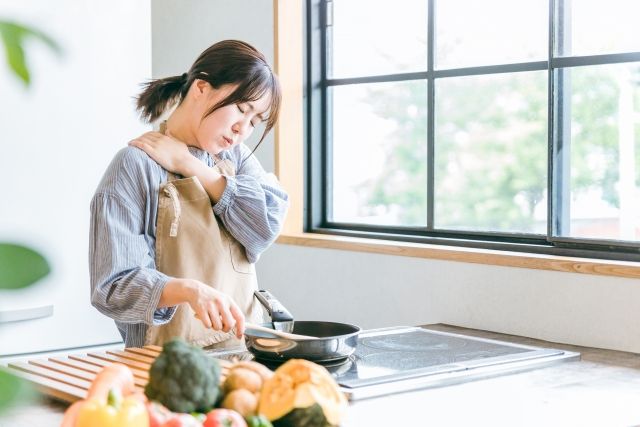 筋肉の緊張と疲労が原因の肩こり