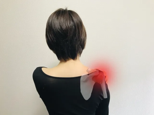 肩の可動域を確認するセルフチェック(四十肩・五十肩の判別)